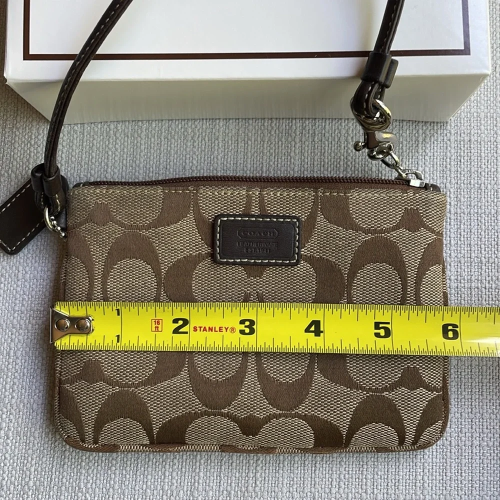 Coach signature canvas logo wristlet with gift box